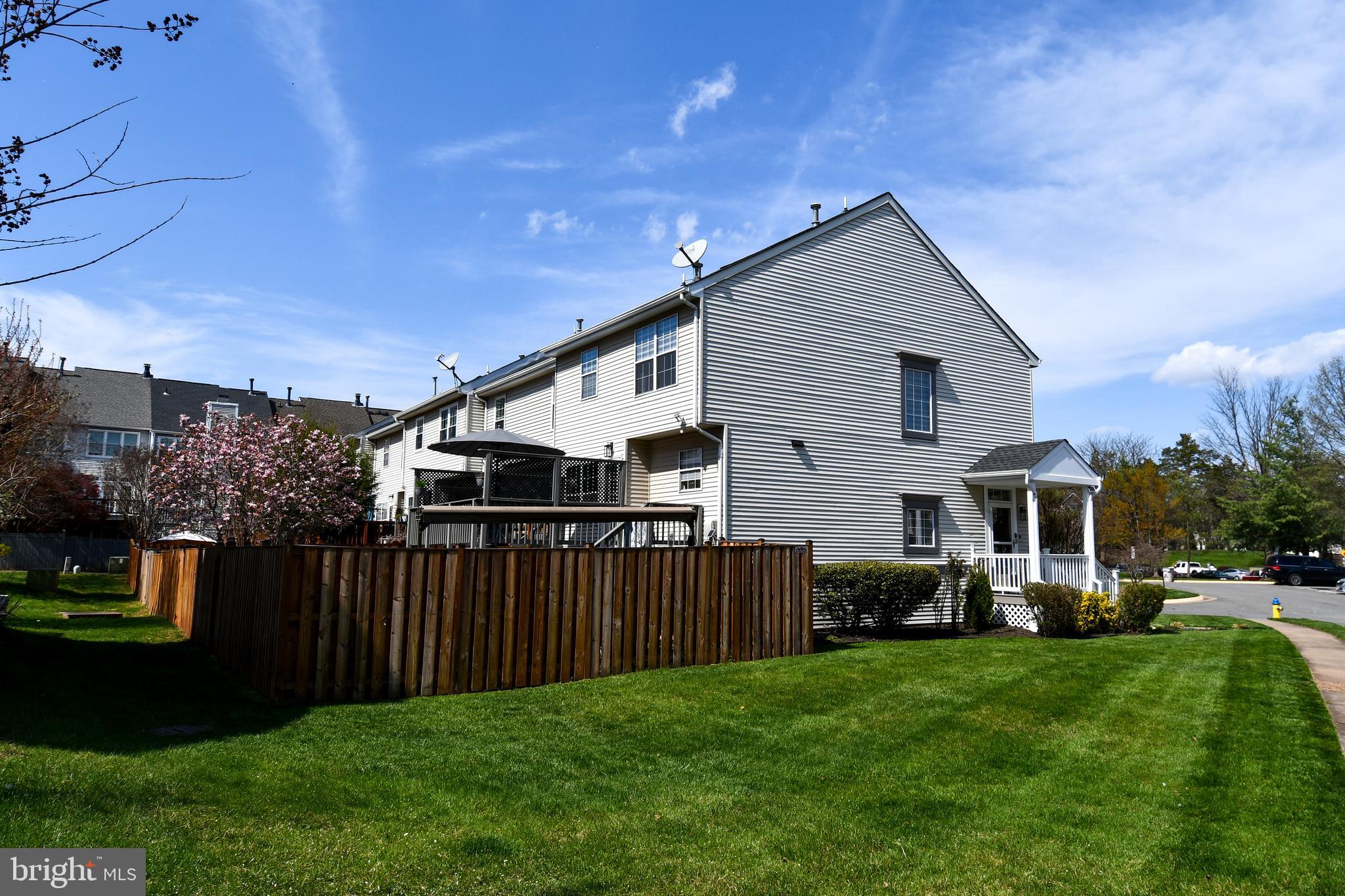 a view of a house with backyard and porch