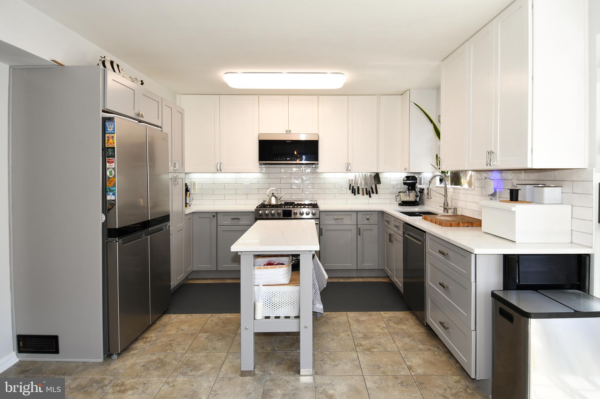 10188 Speedwell Court Manassas, VA 20110 - Photo 17 of 51 a kitchen with a sink cabinets and stainless steel appliances