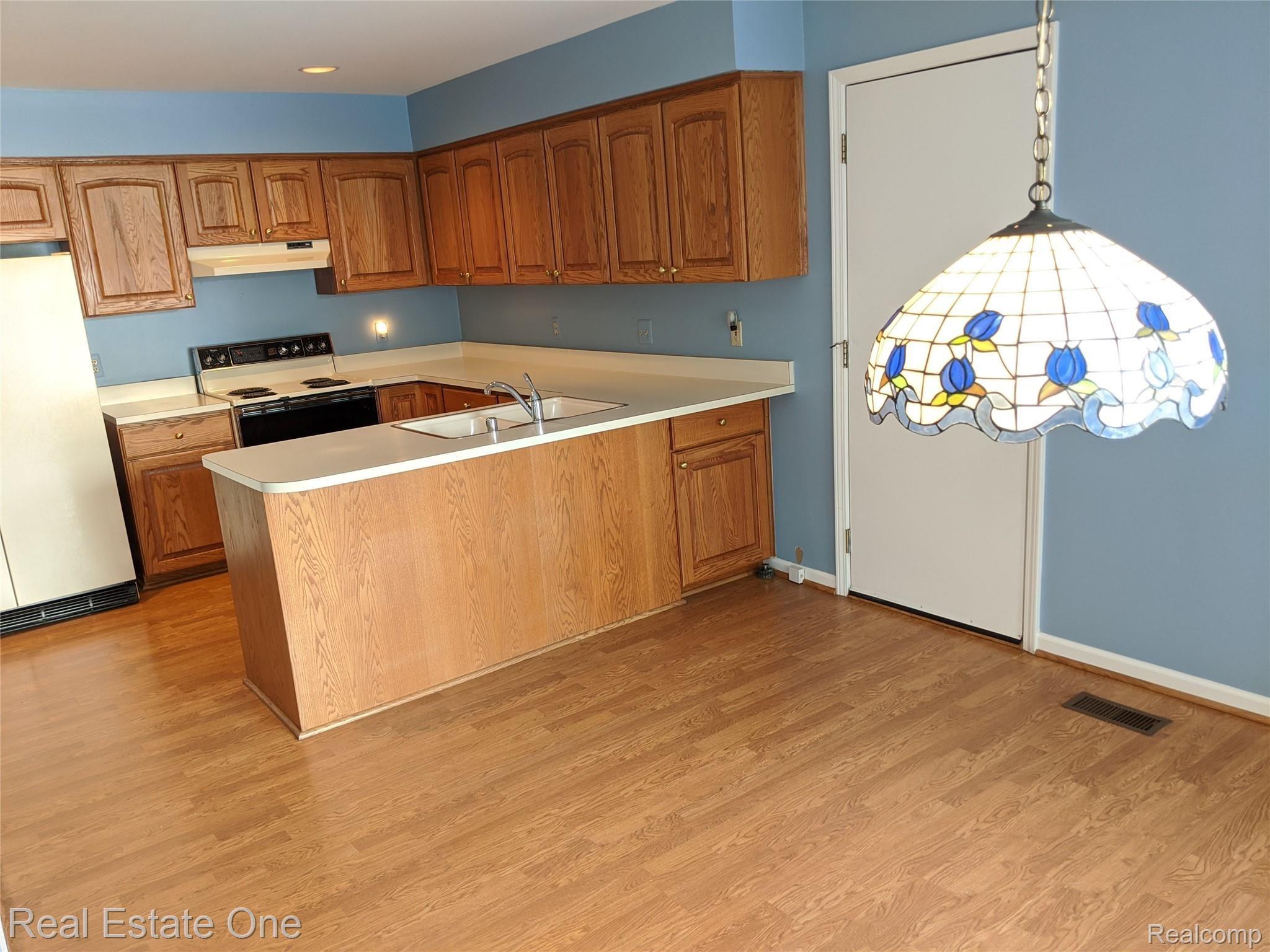 2203 London Bridge Drive Rochester, MI 48307 - Photo 9 of 26 IMG_20200108_115716.jpg