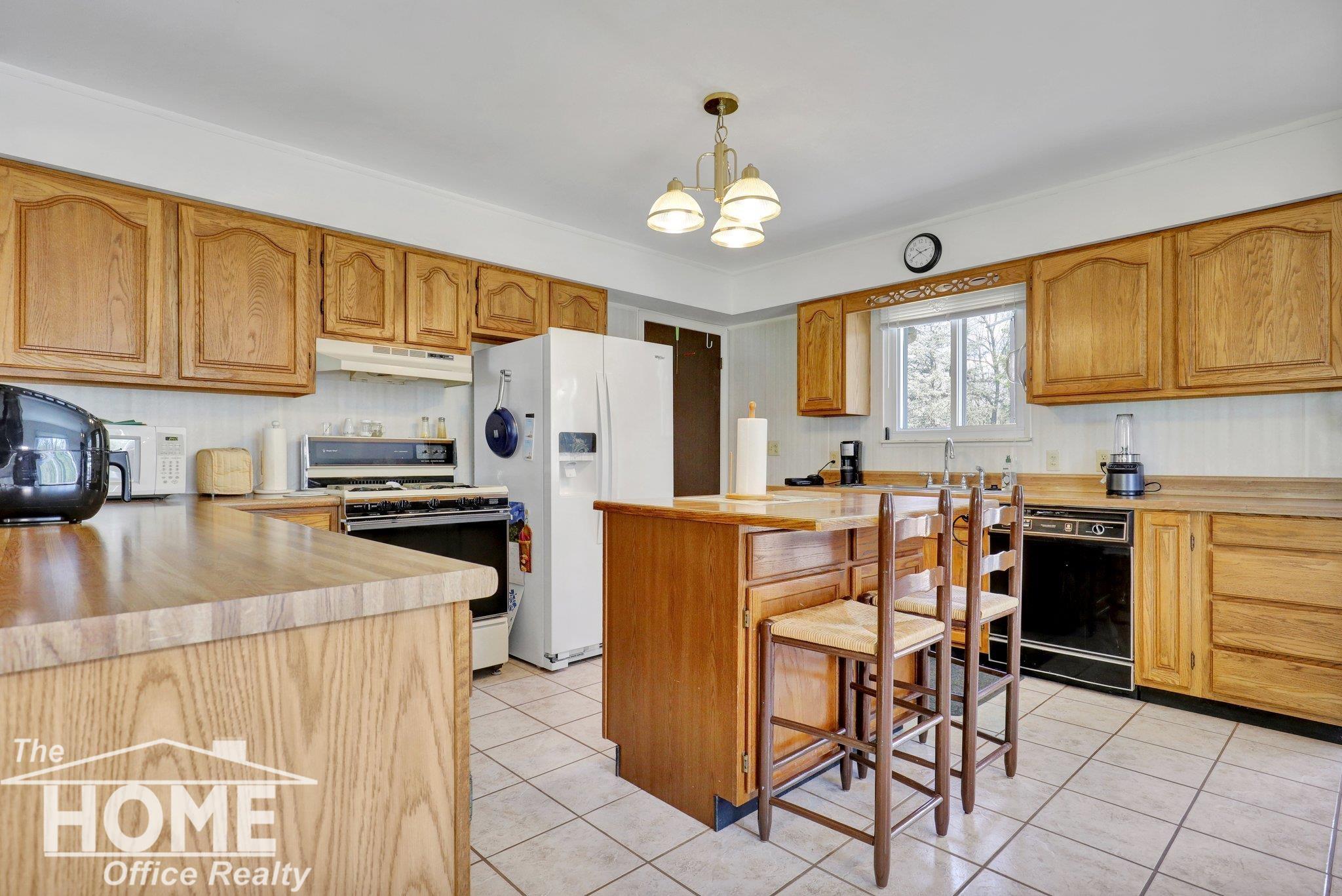 13315 South Duffield Road Byron, MI 48418 - Photo 7 of 36 50140988-a9be7058-87db-4ec5-b4c2-df41a744fff8.JPG