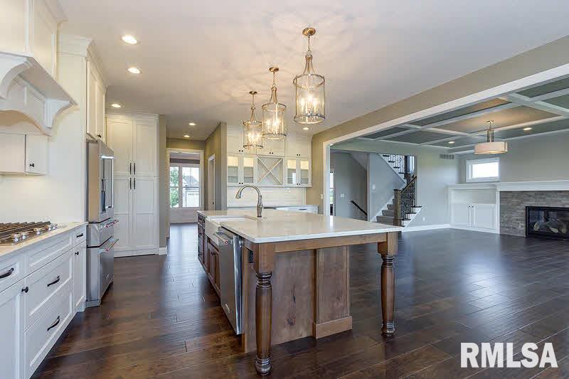 6543 Cardinal Road Bettendorf, IA 52722 - Photo 11 of 23 Gallery Image 11