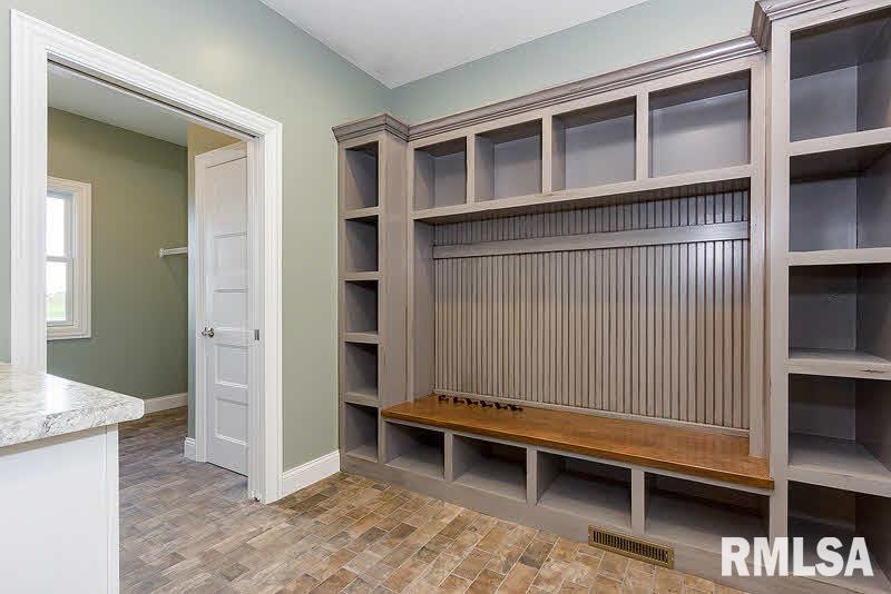 6543 Cardinal Road Bettendorf, IA 52722 - Photo 12 of 23 Gallery Image 12