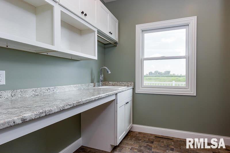 6543 Cardinal Road Bettendorf, IA 52722 - Photo 13 of 23 Gallery Image 13