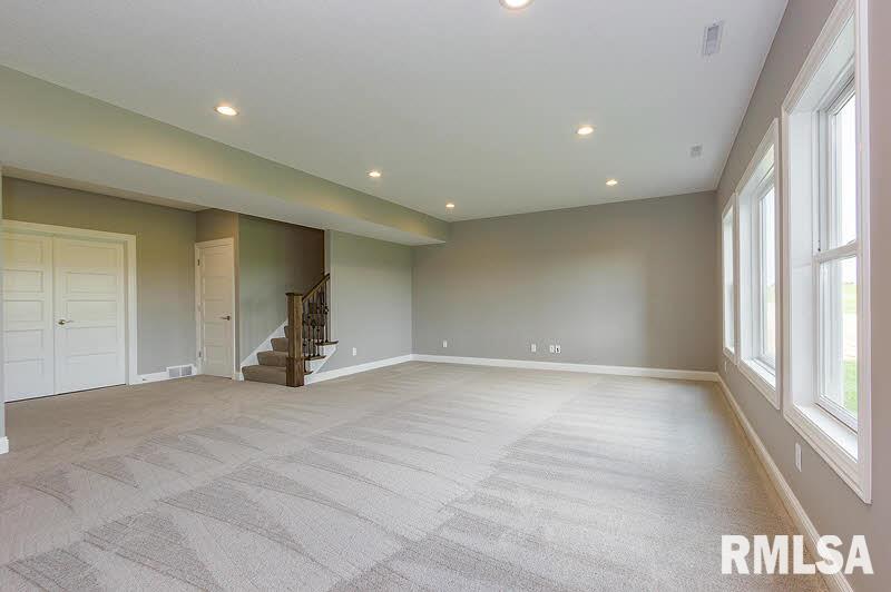 6543 Cardinal Road Bettendorf, IA 52722 - Photo 16 of 23 Gallery Image 16