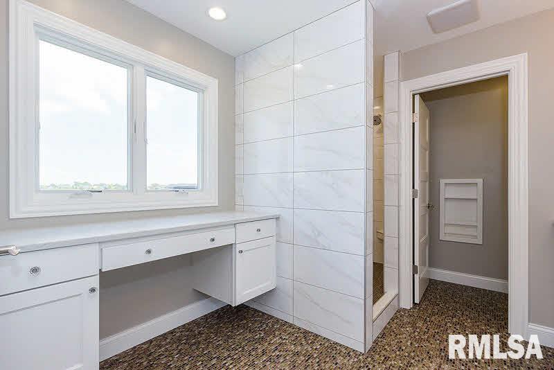 6543 Cardinal Road Bettendorf, IA 52722 - Photo 18 of 23 Gallery Image 18