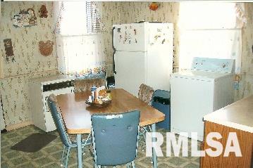 6543 Cardinal Road Bettendorf, IA 52722 - Photo 3 of 23 Gallery Image 3