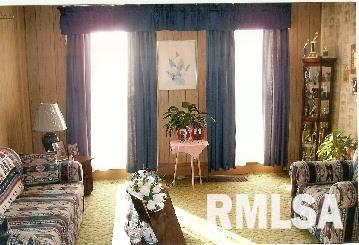 6543 Cardinal Road Bettendorf, IA 52722 - Photo 4 of 23 Gallery Image 4