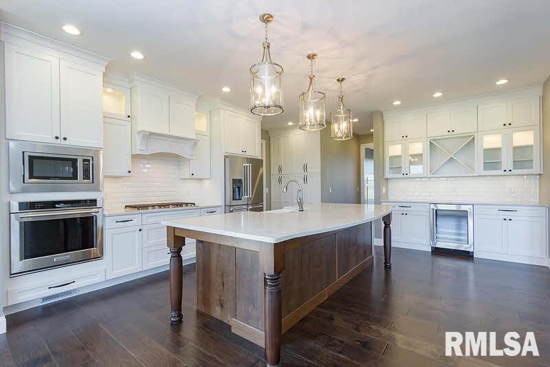 6543 Cardinal Road Bettendorf, IA 52722 - Photo 9 of 23 Gallery Image 9