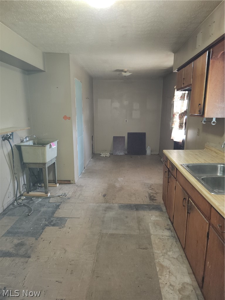 6138 Lake Road Mentor, OH 44060 - Photo 10 of 11 Gallery Image 10