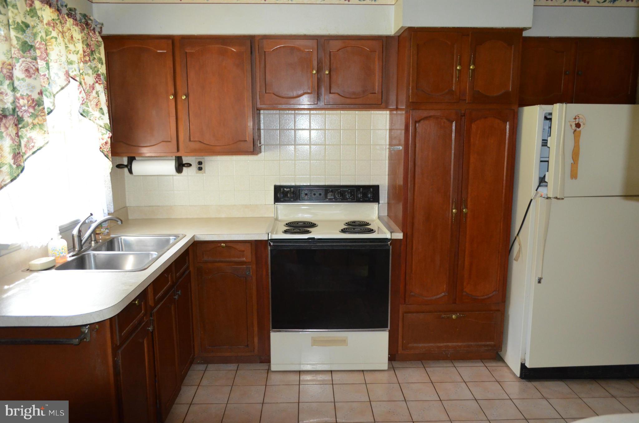 5885 Solomons Island Road Tracys Landing, MD 20779 - Photo 11 of 30 Kitchen