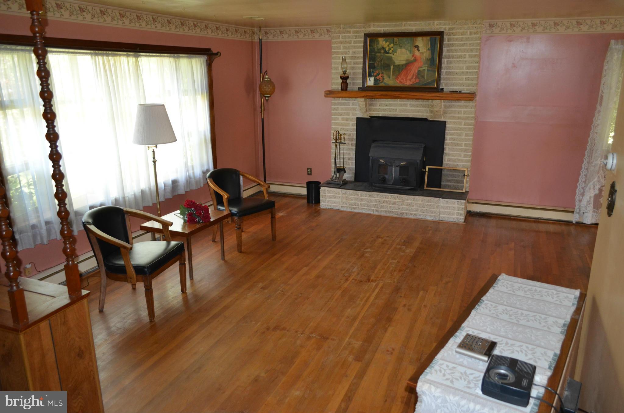 5885 Solomons Island Road Tracys Landing, MD 20779 - Photo 3 of 30 Living Room