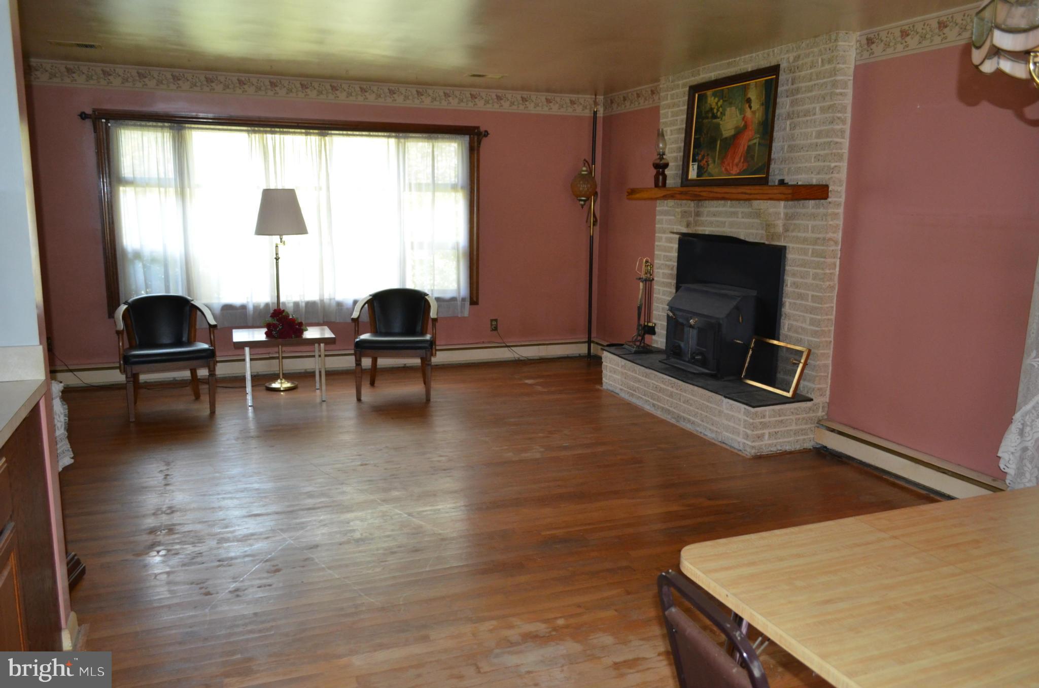5885 Solomons Island Road Tracys Landing, MD 20779 - Photo 4 of 30 Living Room