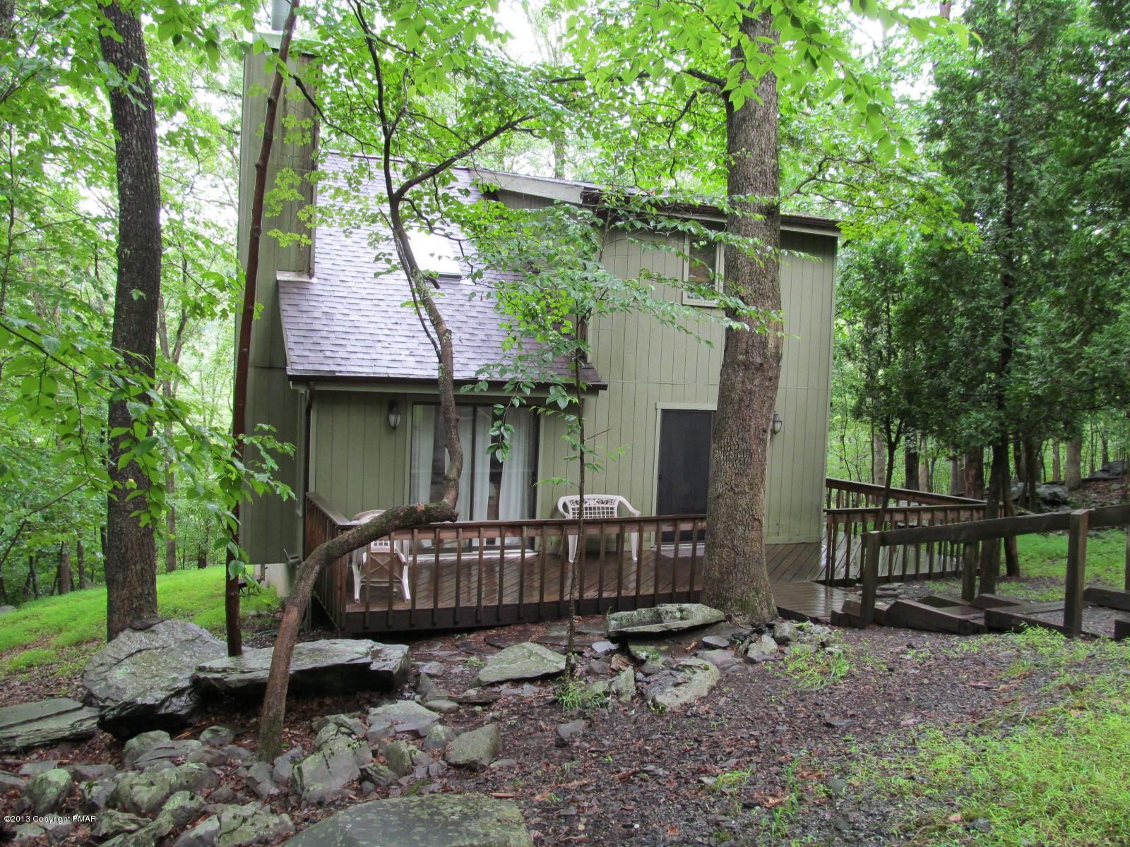 1029 Hampstead (aka 685 Hampstead) Road Bushkill, PA 18324 - Photo 1 of 17 Front