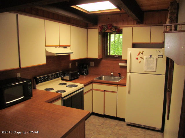 1029 Hampstead (aka 685 Hampstead) Road Bushkill, PA 18324 - Photo 9 of 17 Kitchen