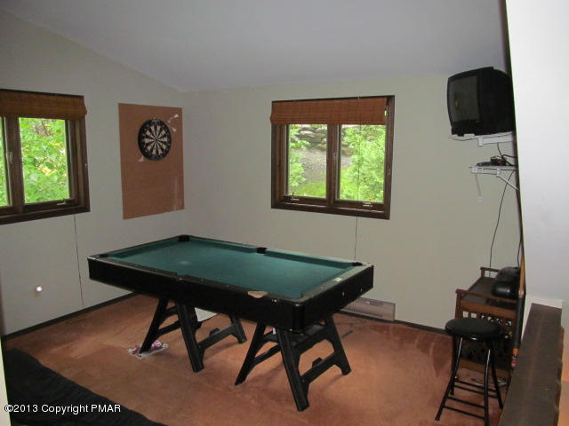 1029 Hampstead (aka 685 Hampstead) Road Bushkill, PA 18324 - Photo 11 of 17 Loft