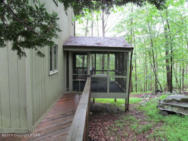 1029 Hampstead (aka 685 Hampstead) Road Bushkill, PA 18324 - Photo 12 of 17 ScreenPorch
