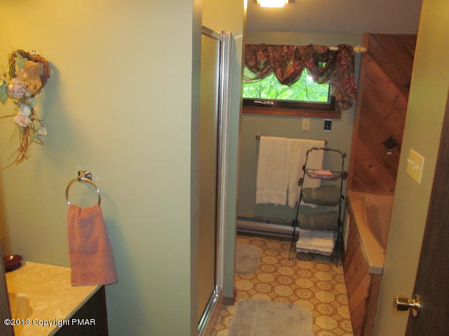 1029 Hampstead (aka 685 Hampstead) Road Bushkill, PA 18324 - Photo 4 of 17 Bathroom1Large