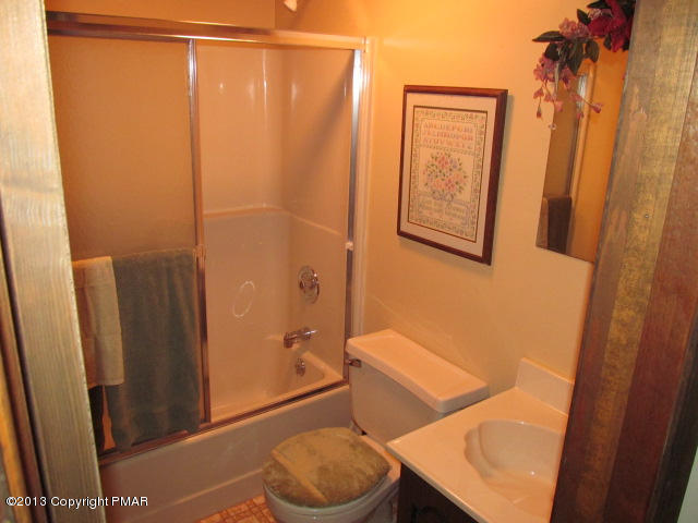 1029 Hampstead (aka 685 Hampstead) Road Bushkill, PA 18324 - Photo 5 of 17 Bathroom2