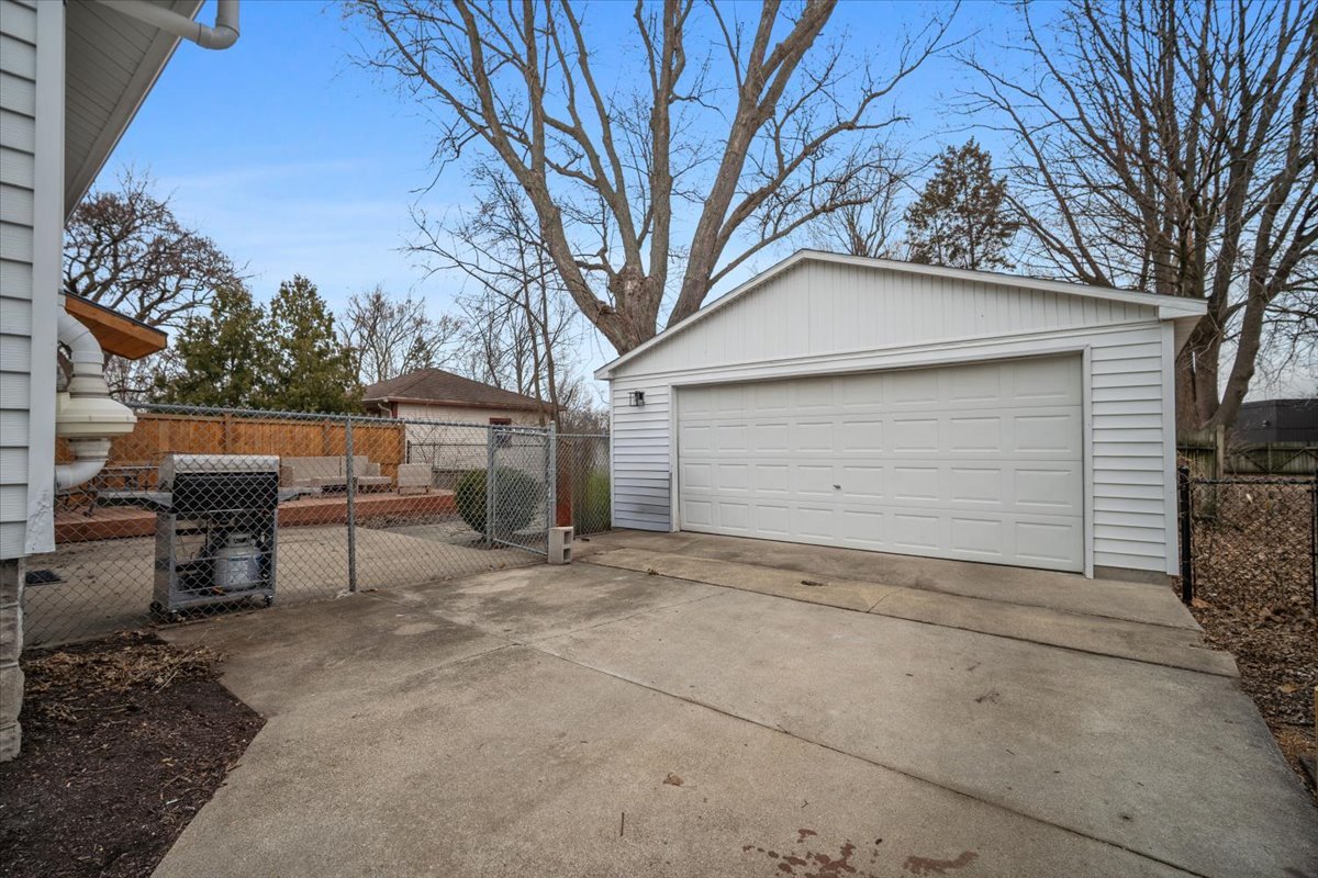 611 Vale Street Bloomington, IL 61701 - Photo 26 of 36 a view of backyard of house