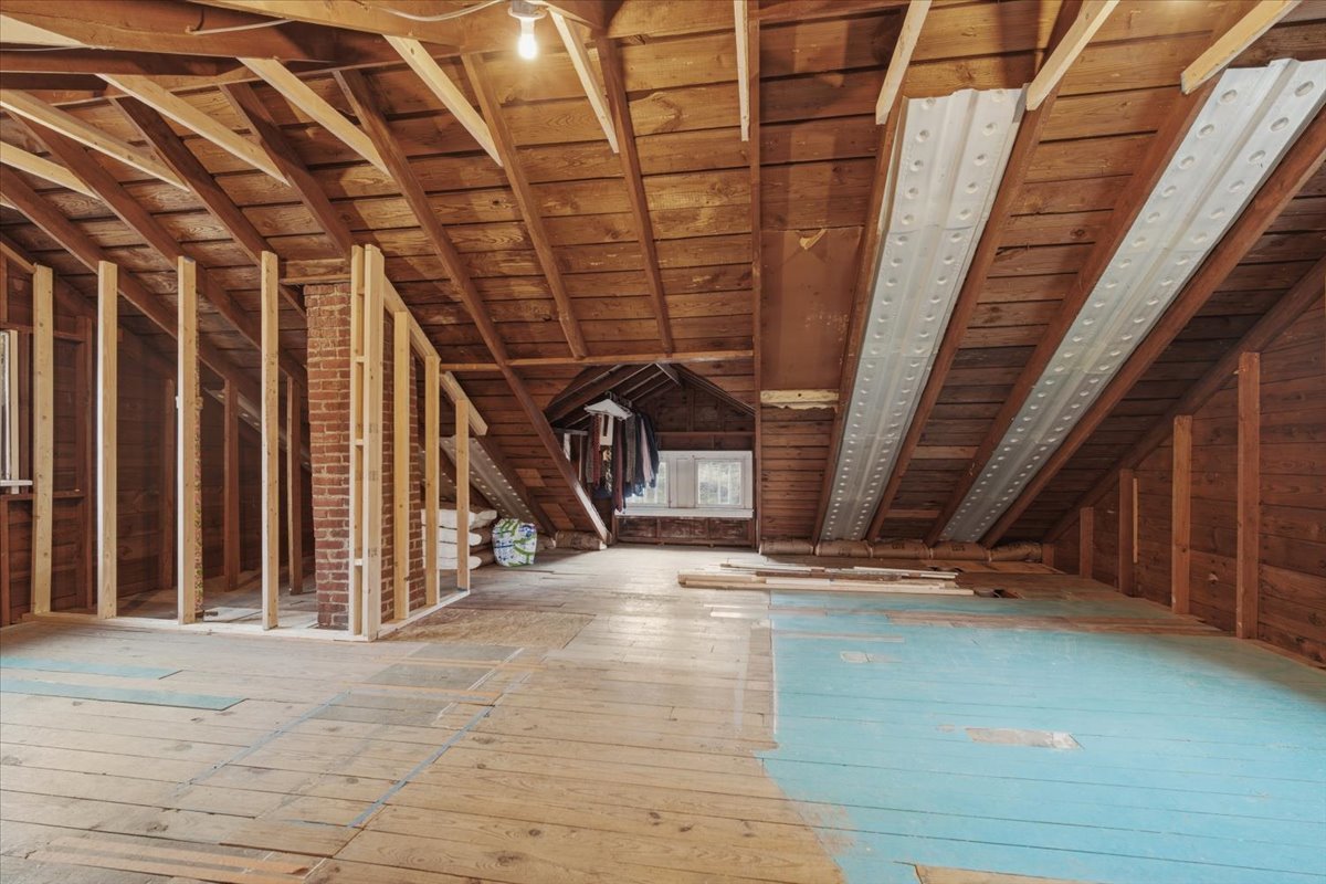 611 Vale Street Bloomington, IL 61701 - Photo 27 of 36 a view of an empty room with stairs