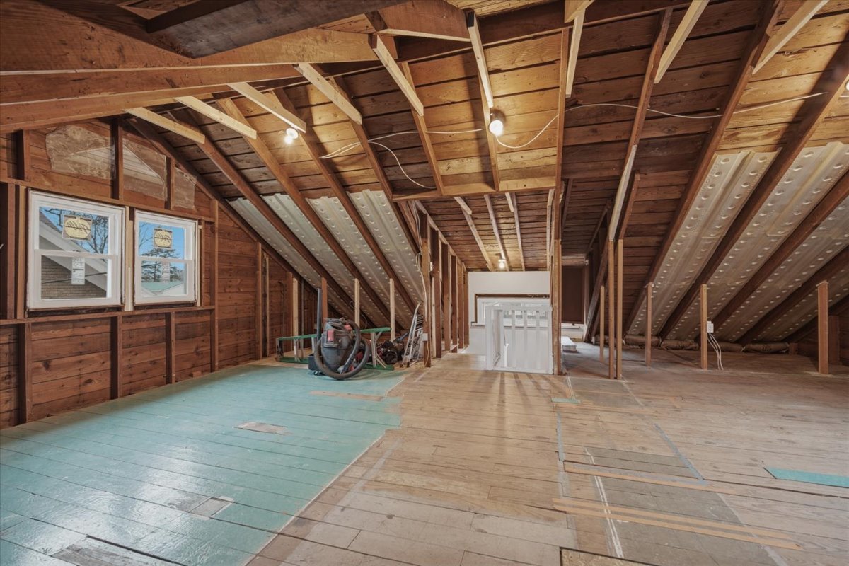 611 Vale Street Bloomington, IL 61701 - Photo 28 of 36 a view of an empty room with windows