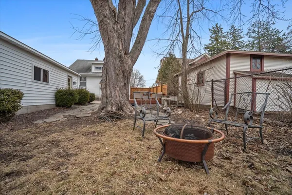 a view of a backyard with plants and fountain