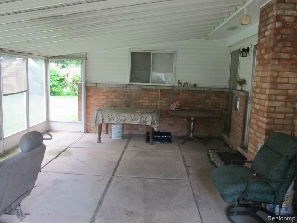 911 North Commerce Road Commerce Township, MI 48382 - Photo 16 of 16 IMG_3885.jpg