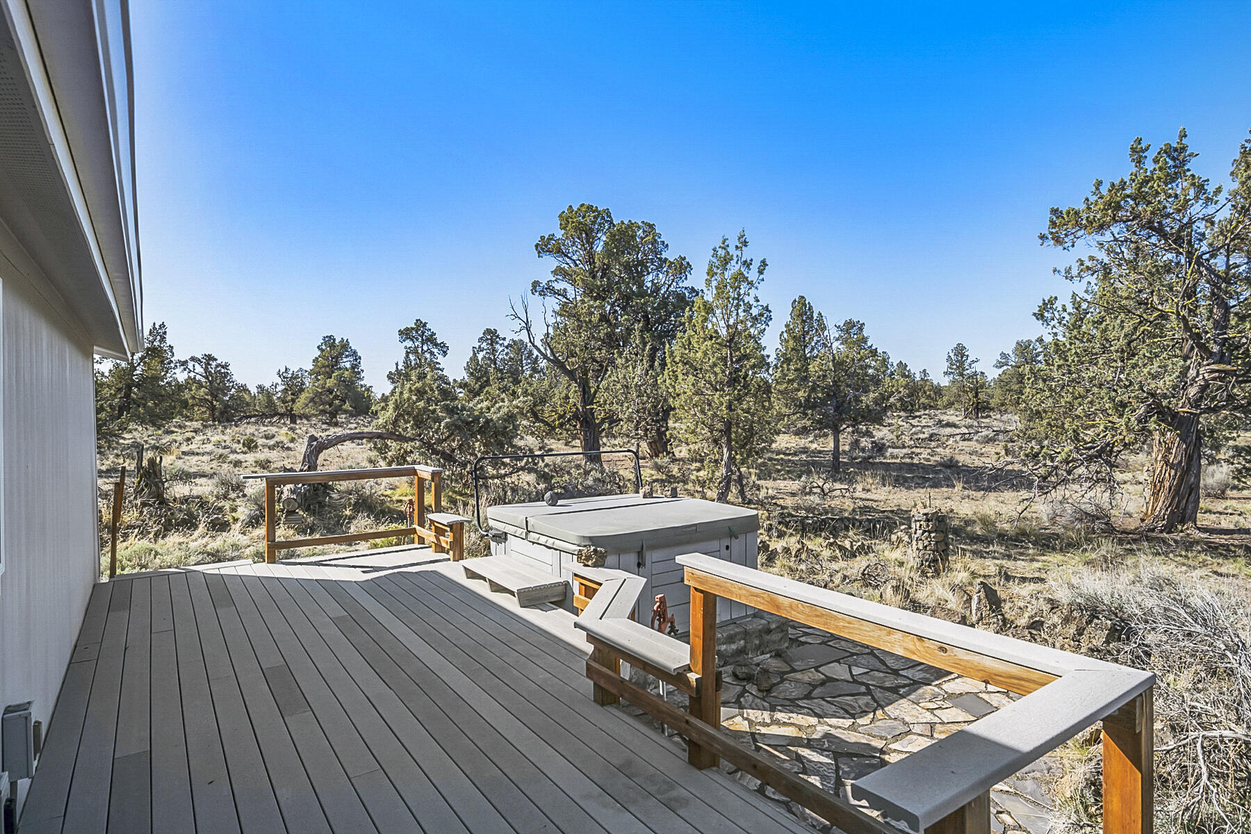 6637 Southwest Badger Road Terrebonne, OR 97760 - Photo 17 of 37 Back Deck
