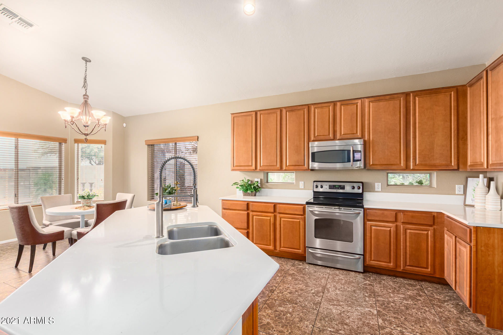 10070 East Hay Loft Road Florence, AZ 85132 - Photo 8 of 29 Kitchen