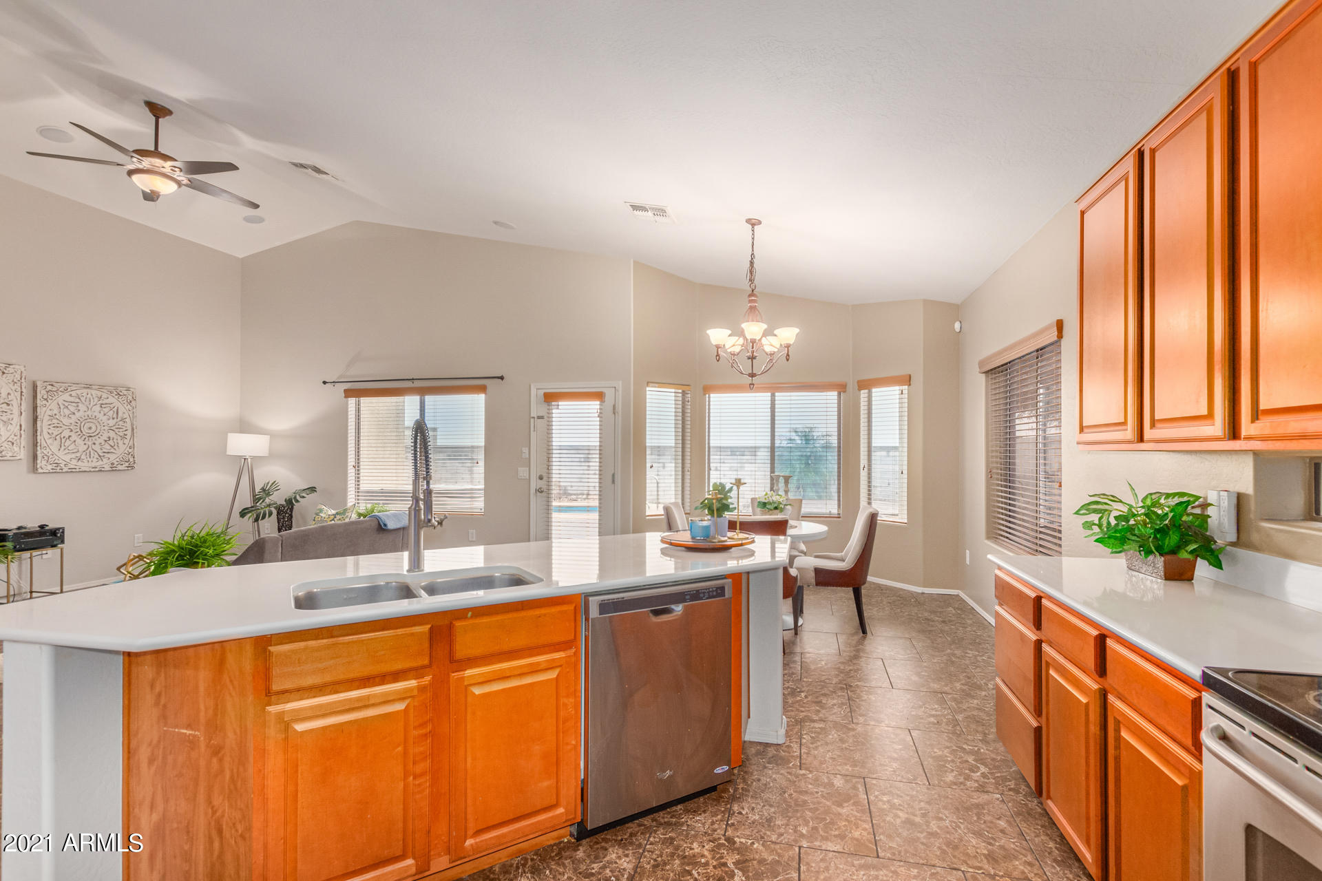 10070 East Hay Loft Road Florence, AZ 85132 - Photo 10 of 29 Kitchen