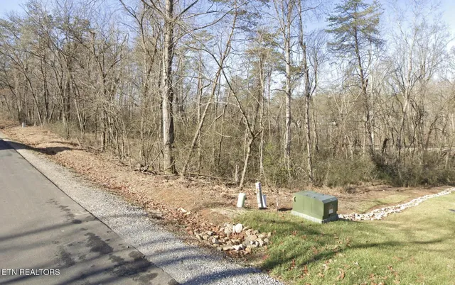 $750,000 | 105 Chanusi Way, Loudon, TN 37774