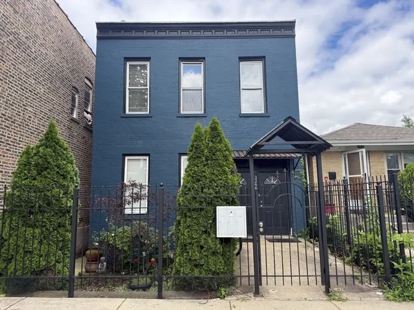 $2,000 | 3266 South Bell Avenue, Unit 1, Chicago, IL 60608
