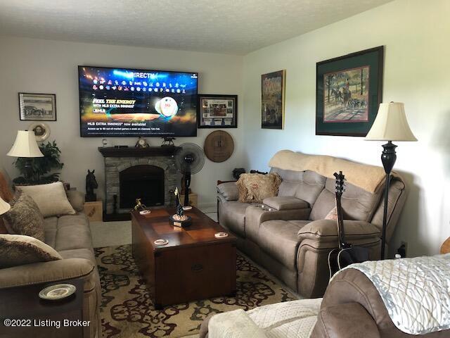 184 Colt Run Road Simpsonville, KY 40067 - Photo 11 of 37 Living room