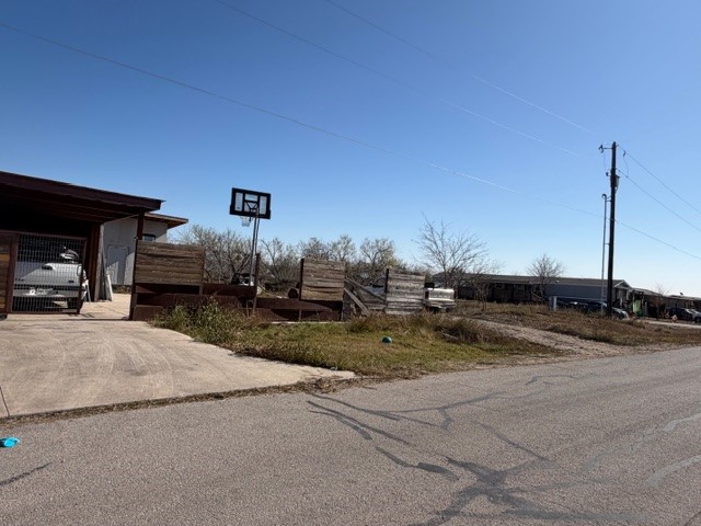 420 Arrowhead Cove Kyle, TX 78640 - Photo 6 of 7 a view of a backyard