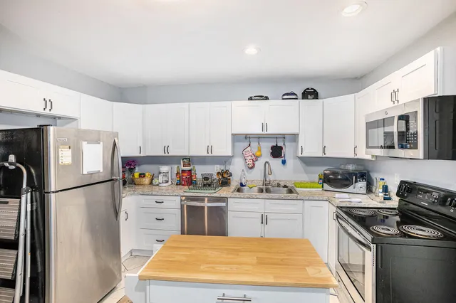 $195,000 | 205 Moores River Drive, Lansing, MI 48910