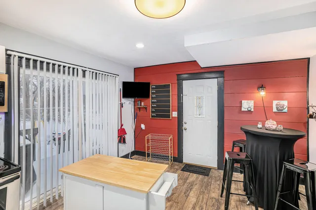 $195,000 | 205 Moores River Drive, Lansing, MI 48910