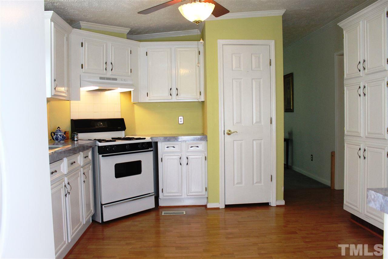 4112 Mebane Oaks Road Mebane, NC 27302 - Photo 5 of 22 Natural gas stove