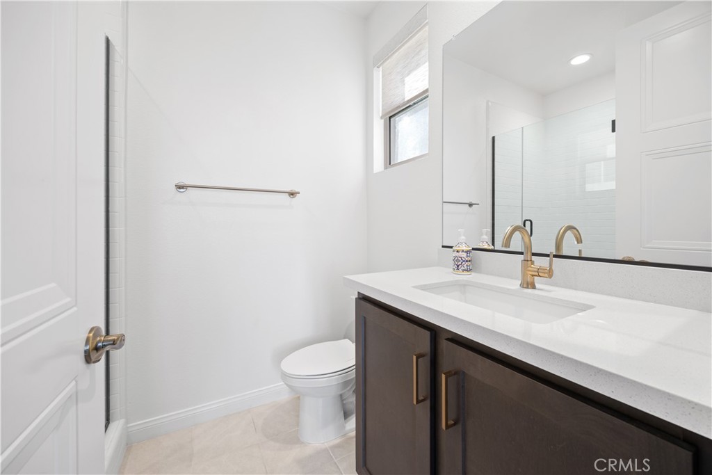 39673 Sagewood Ridge Temecula, CA 92591 - Photo 17 of 74 Private main floor bedroom ensuite