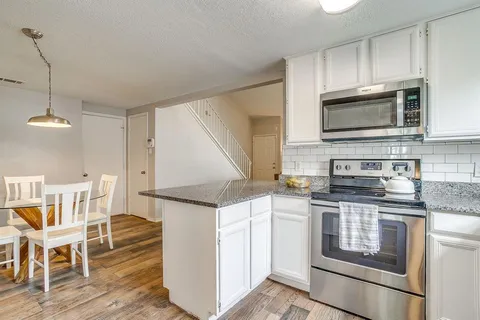 $339,900 | 7104 Summerset Drive, Benbrook, TX 76126