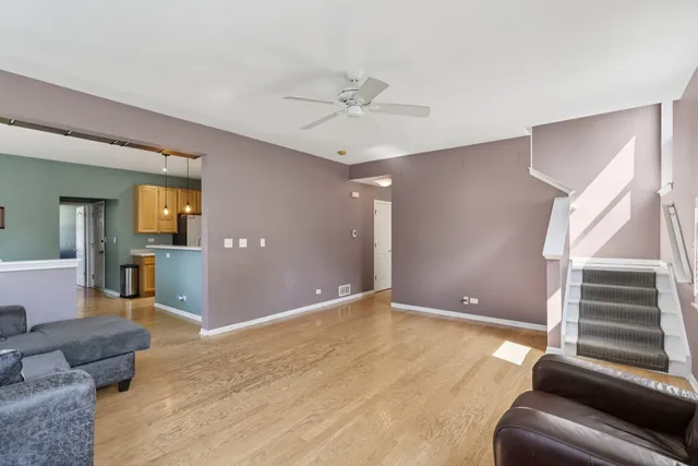 a view of livingroom with furniture