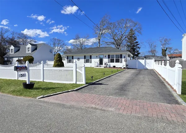 $479,999 | 31 Stanley Drive, Shirley, NY 11967