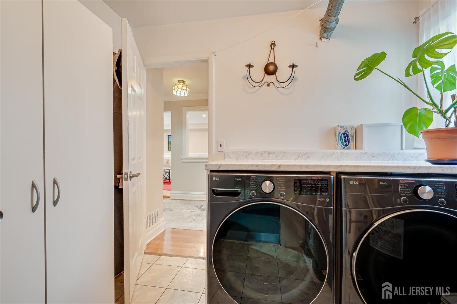 71 Crosby Avenue Edison, NJ 08817 - Photo 30 of 40 a utility room with sink dryer and washer