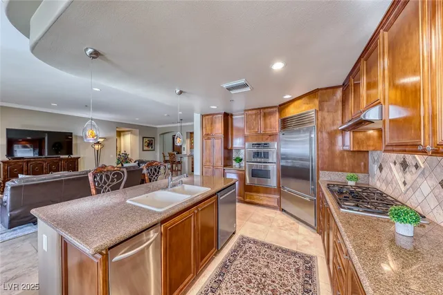 $695,000 | 15 Via Mantova, Unit 205, Henderson, NV 89011