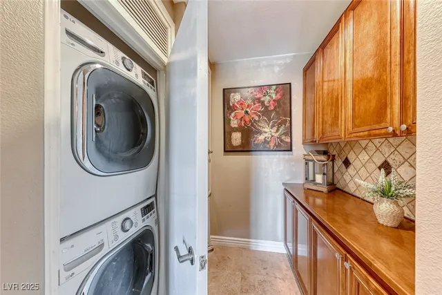 $695,000 | 15 Via Mantova, Unit 205, Henderson, NV 89011