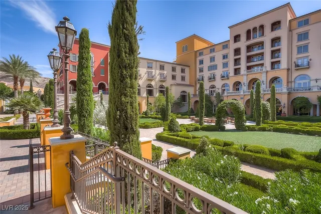 $695,000 | 15 Via Mantova, Unit 205, Henderson, NV 89011