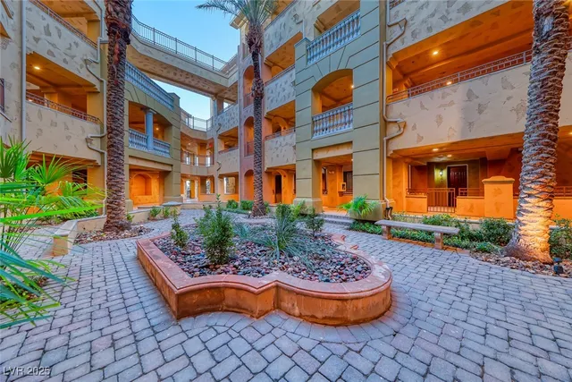 $695,000 | 15 Via Mantova, Unit 205, Henderson, NV 89011