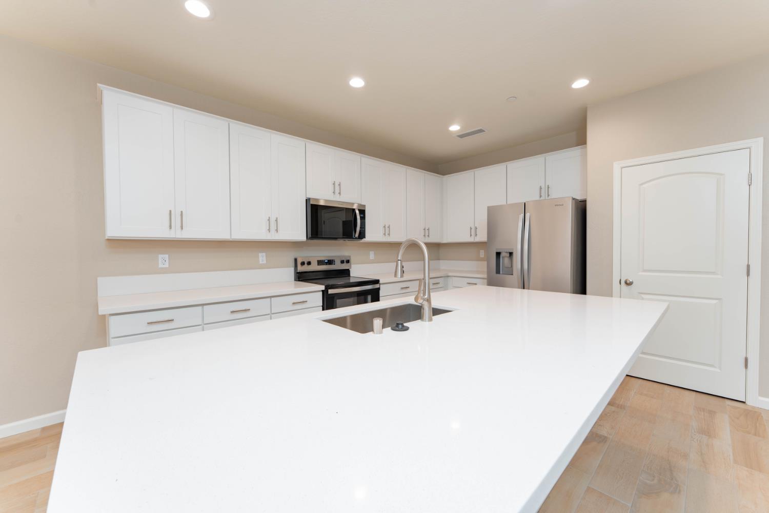 30480 Bellwood Road Visalia, CA 93291 - Photo 7 of 37