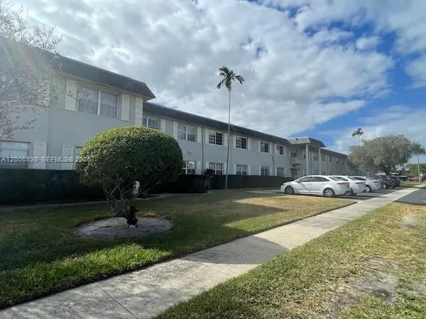 $2,000 | 1560 McKinley Street, Unit 101W, Hollywood, FL 33020