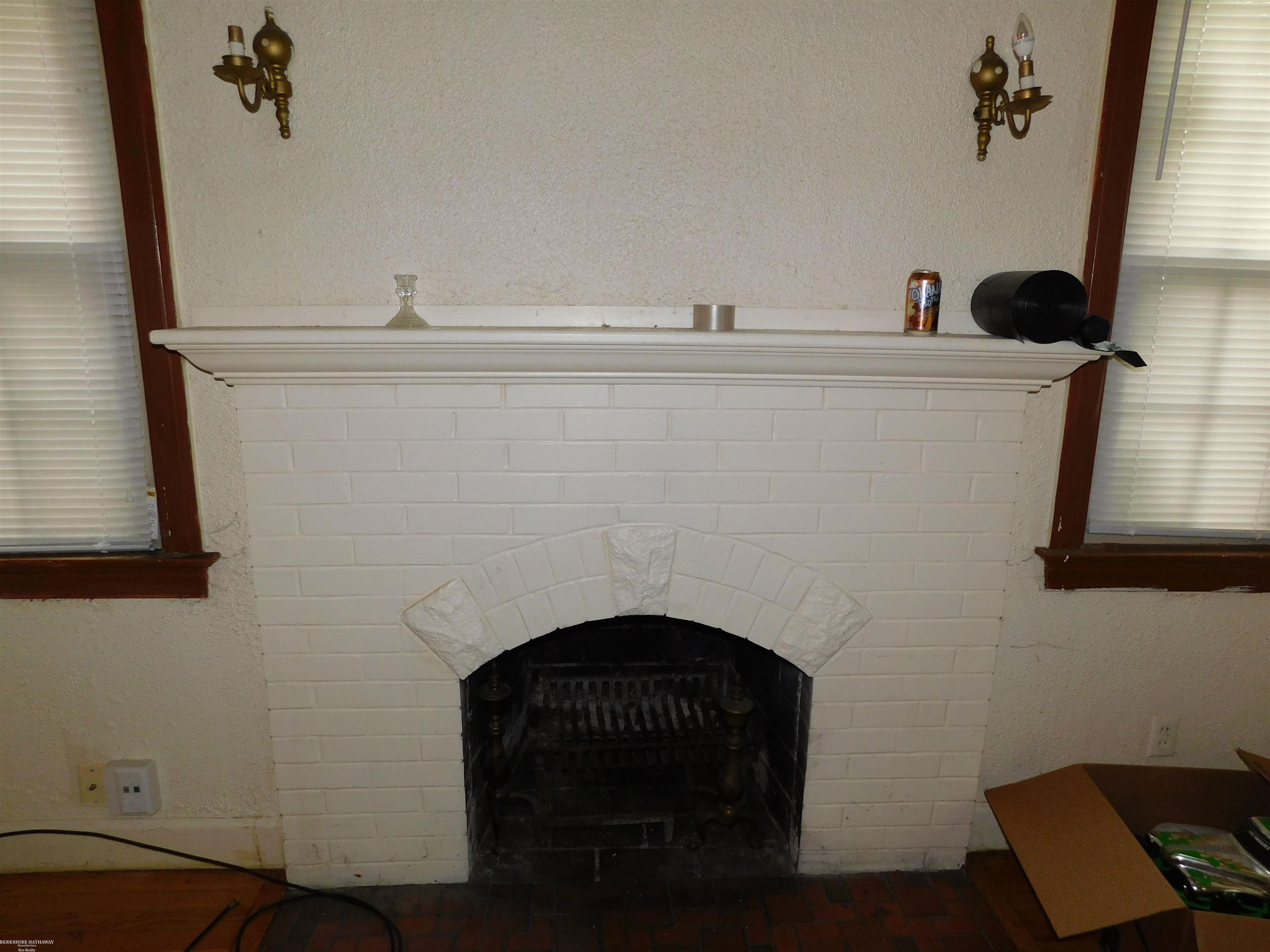 5737 Audubon Road Detroit, MI 48224 - Photo 4 of 26 50176017-b8ba3a8f-42a5-4bbd-929b-765872be3788.JPG