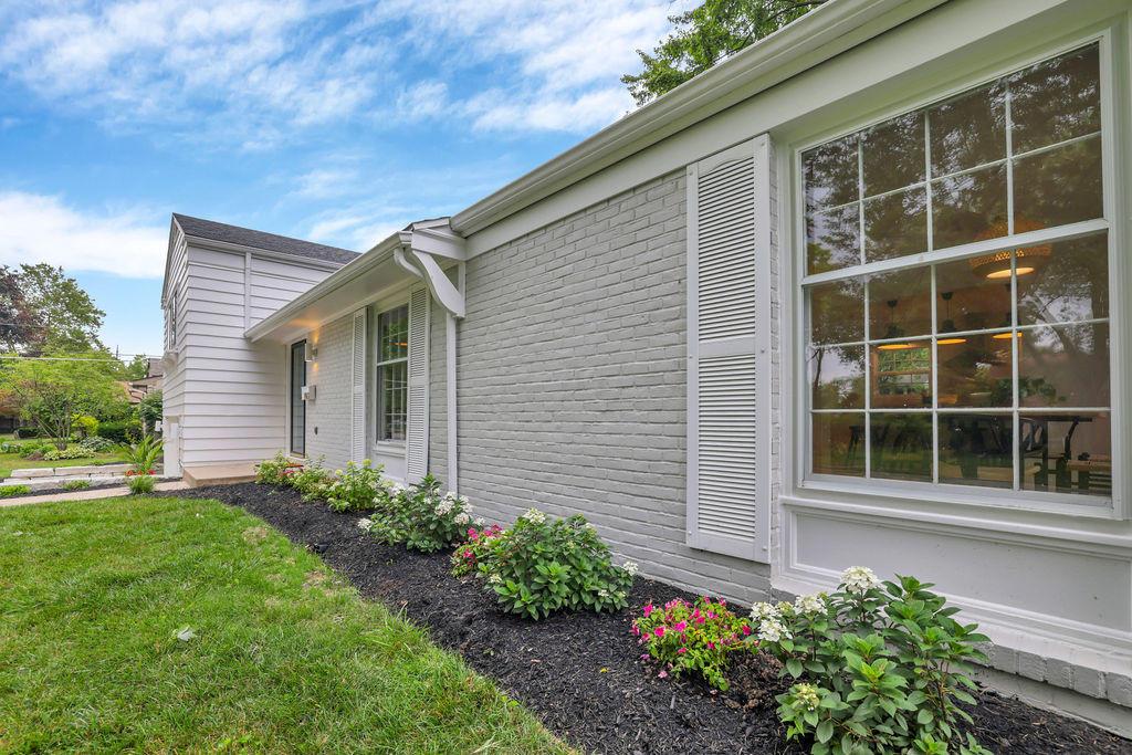 1963 Hythe Road Columbus, OH 43220 - Photo 5 of 54 Gallery Image 5
